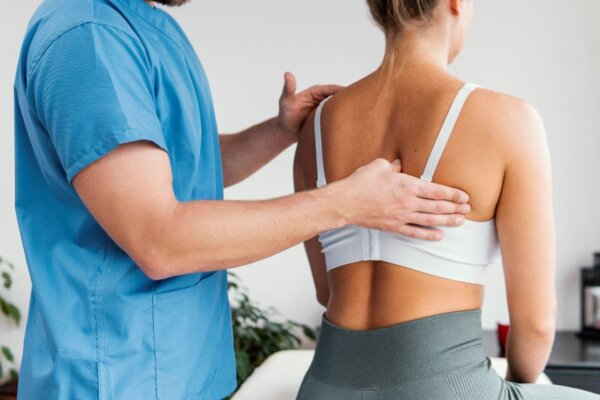 fájdalom a nyakban és a hátban a lapockák között deformáló osteoarthritis a boka